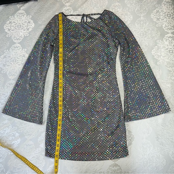 Thirty/Thirty Silver Sequined Backless Mini Dress With Bell Sleeves Size Medium - Picture 4 of 7